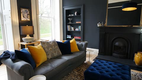 Georgian New Town Luxury Apartment