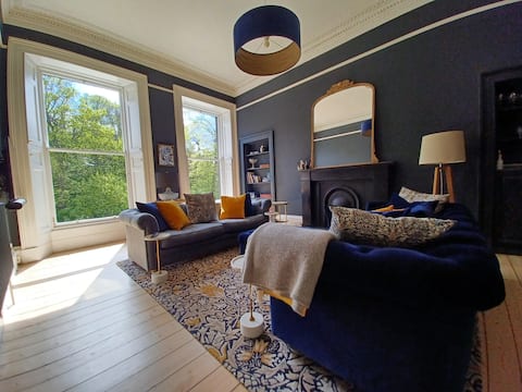 Popular Airbnb listing: Georgian New Town Luxury Apartment in Edinburgh