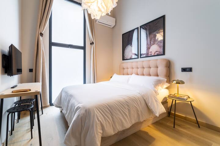 The 4 Lofts Gran Via suites-Groups-Parking infront gallery image 3