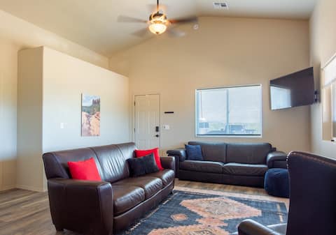Top Airbnb: Wine Country Retreat Near Sedona • Sauna & Hot Tub in Cornville