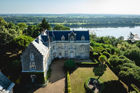 Château near Saumur, stunning Loire view, tennis
