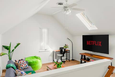 Top Airbnb: Luxury Atlanta Retreat: Mins to Downtown, Midtown in Piedmont Heights