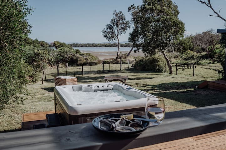 Sea Breeze Freycinet – Hot Tub