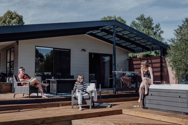 Sea Breeze Freycinet – Hot Tub gallery image 4