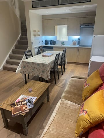 Central London Cottage House for 8