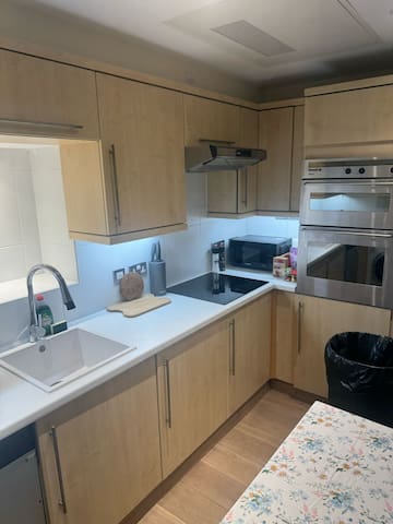 Central London Cottage House for 8 gallery image 3