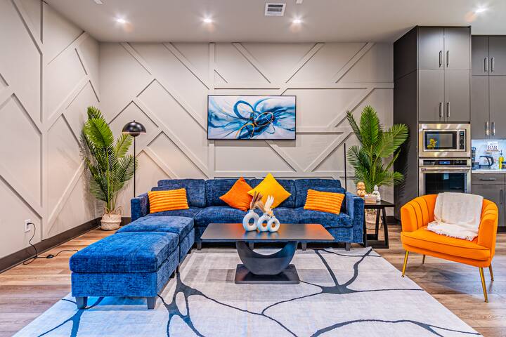 [8 Rooms 7 baths]Dallas Royal Stay 2-HotTubs+Games gallery image 4