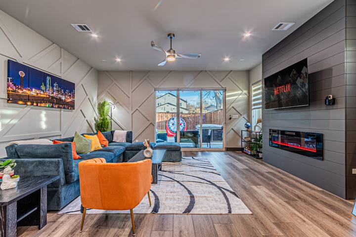 [8 Rooms 7 baths]Dallas Royal Stay 2-HotTubs+Games gallery image 2