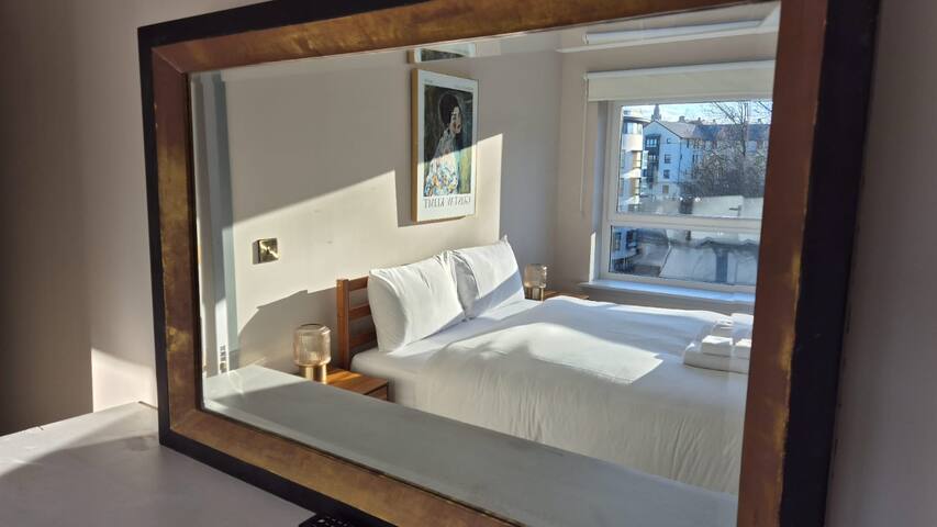 Holyrood Hidden Gem-City Centre 4-Bedrooms gallery image 3