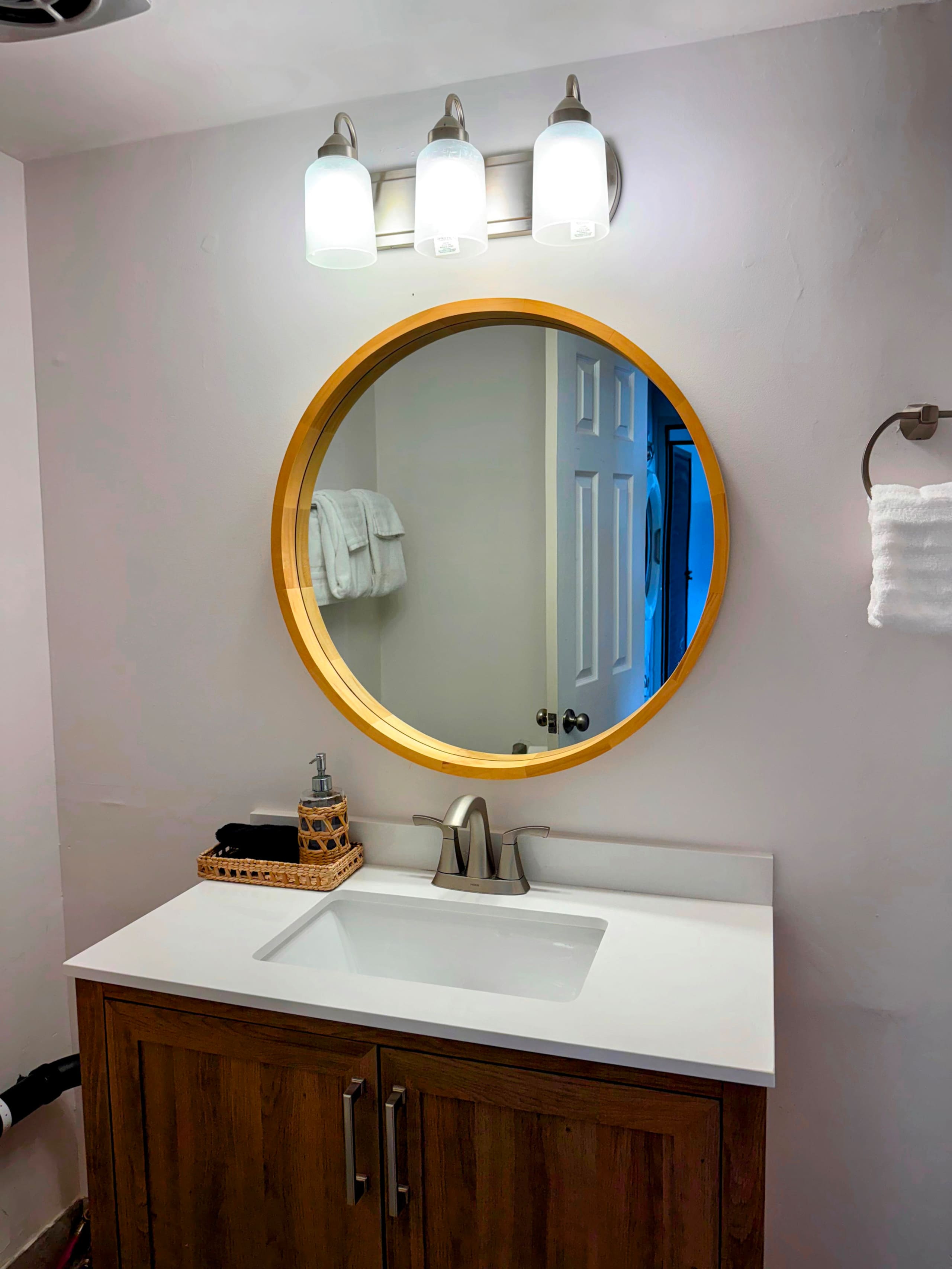 King Bed, Beach Access & Lanai in Heart of Kona - Image 14