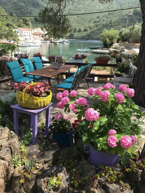 Green Eden apartment with sea view Irena
