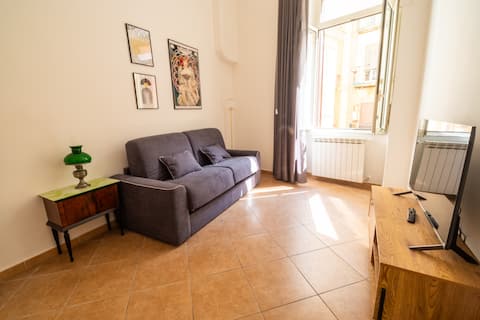 Annuncio Airbnb popolare: Santanotte Apartment metro Duomo a Napoli