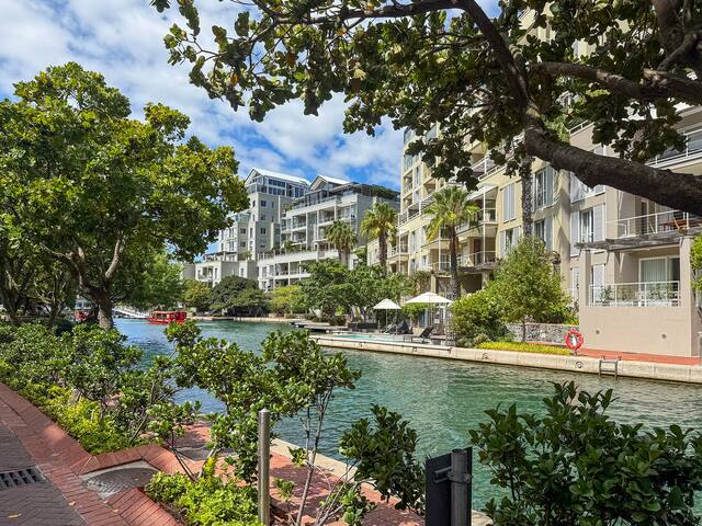 Marina Sunset Suite gallery image 4