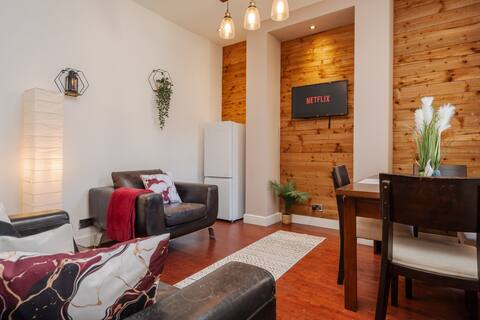 Top Airbnb: 5-Bedroom House| Long Stays| Contractors in Tuebrook And Stoneycroft