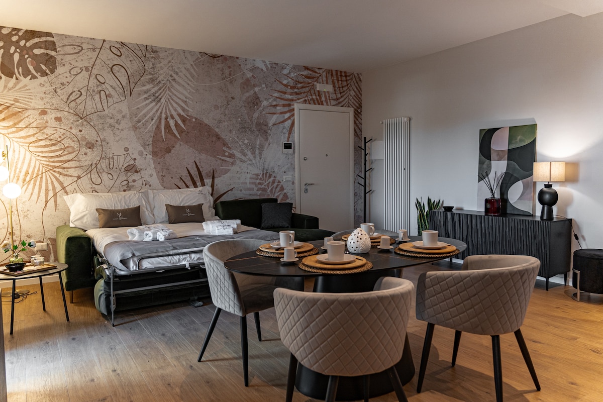 MC Lux Apt — 2
