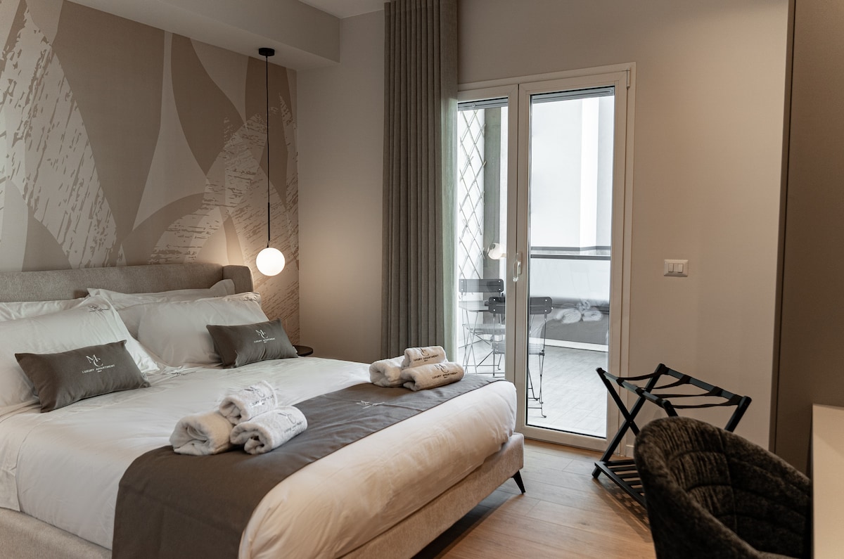 MC Lux Apt — 7