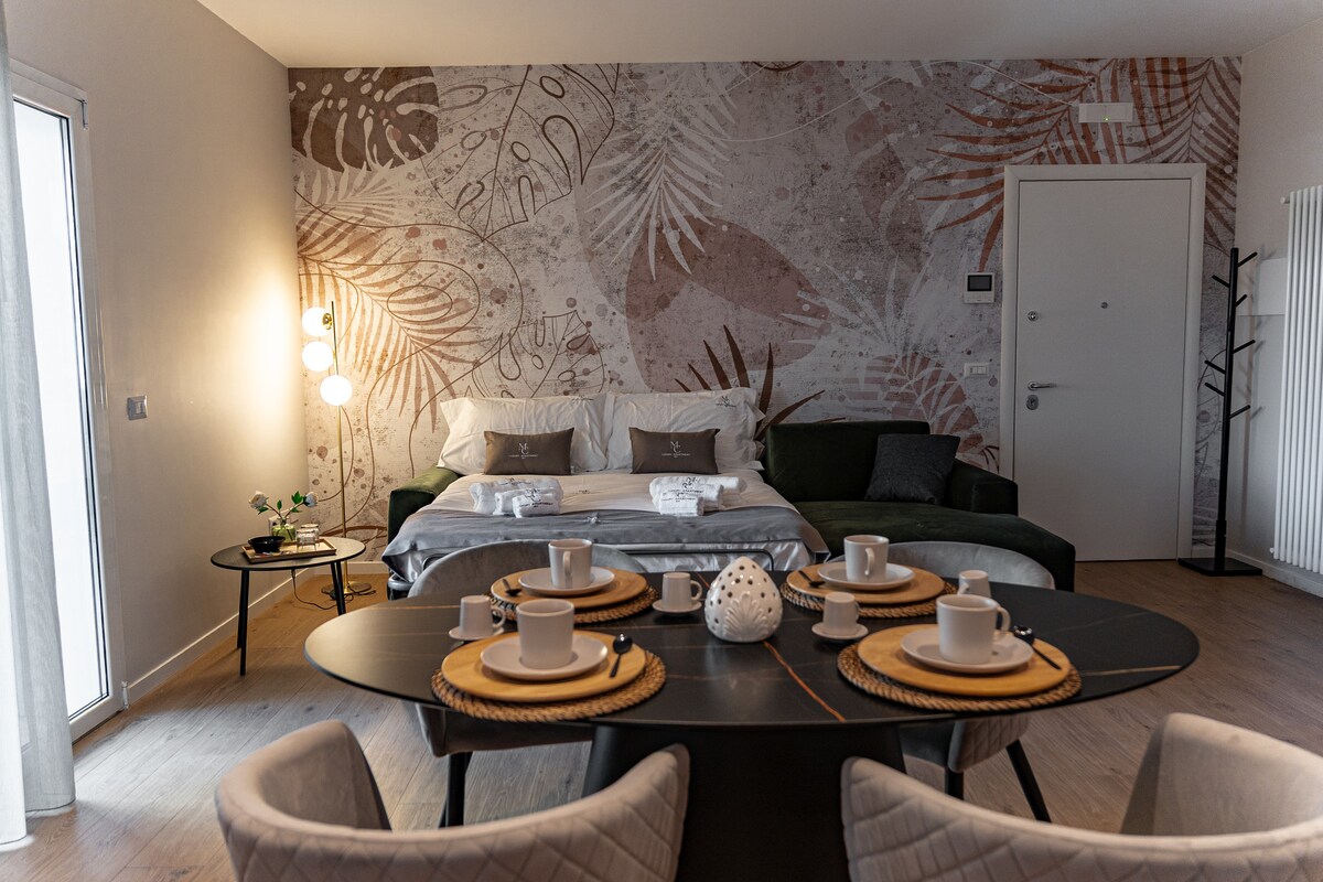 MC Lux Apt — 8