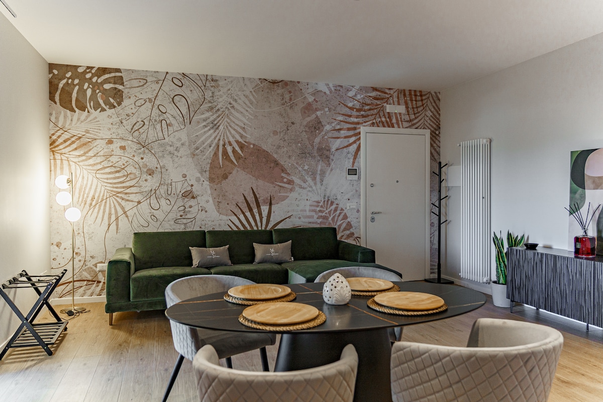 MC Lux Apt — 12