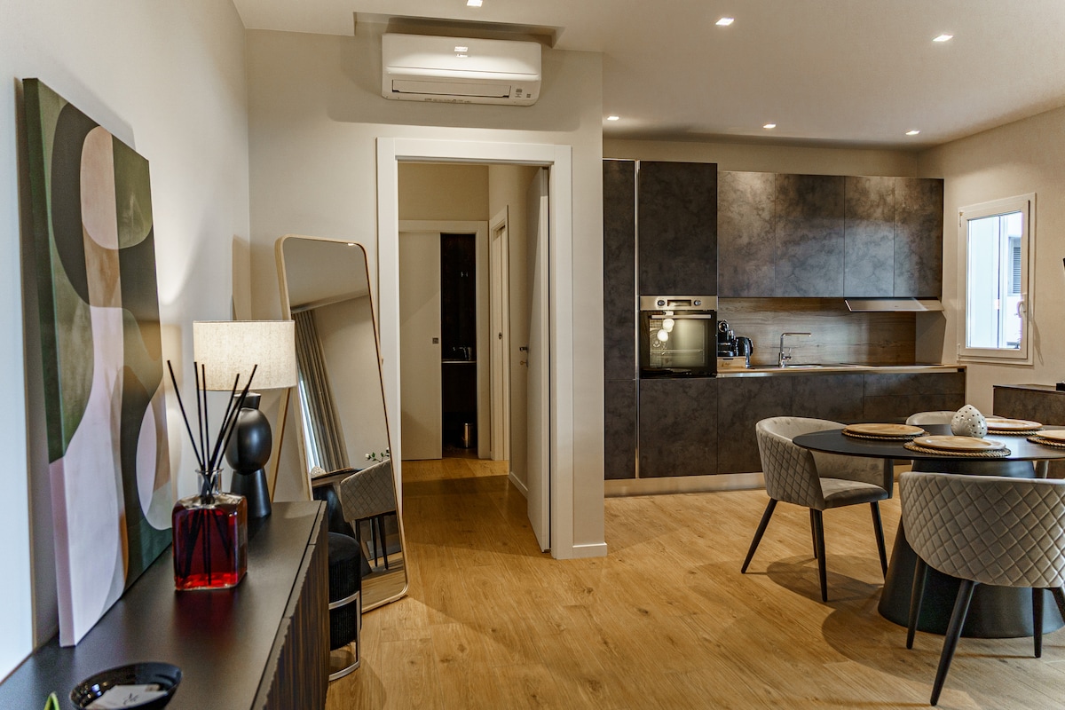 MC Lux Apt — 42