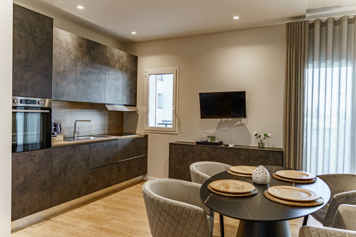 MC Lux Apt — 45