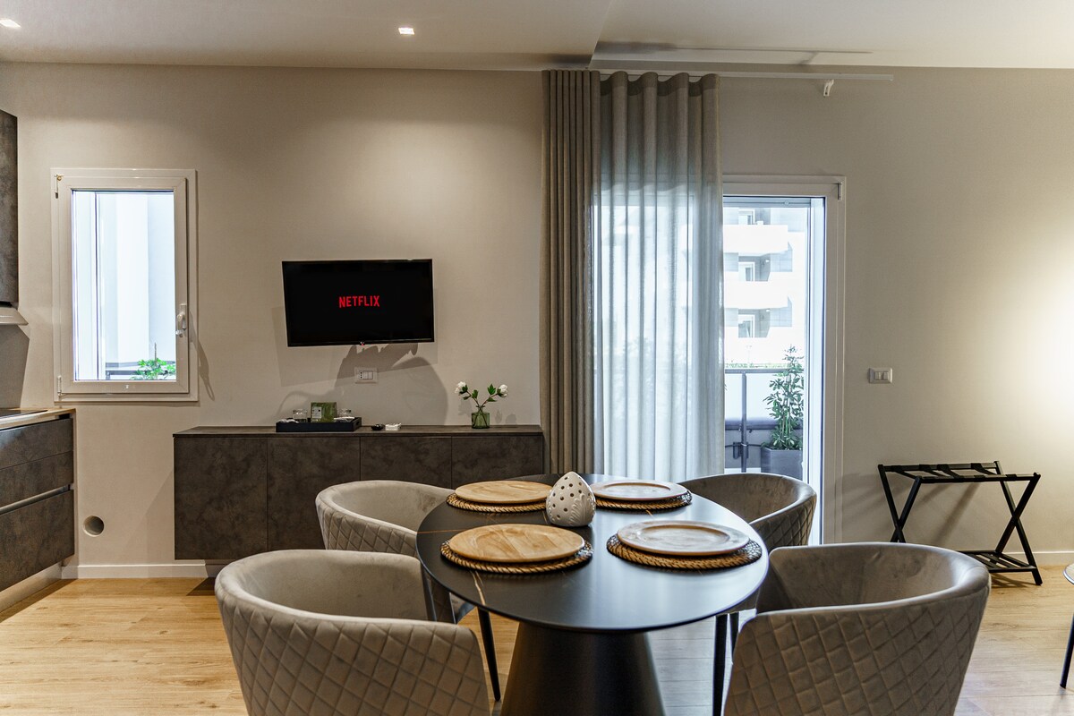 MC Lux Apt — 21