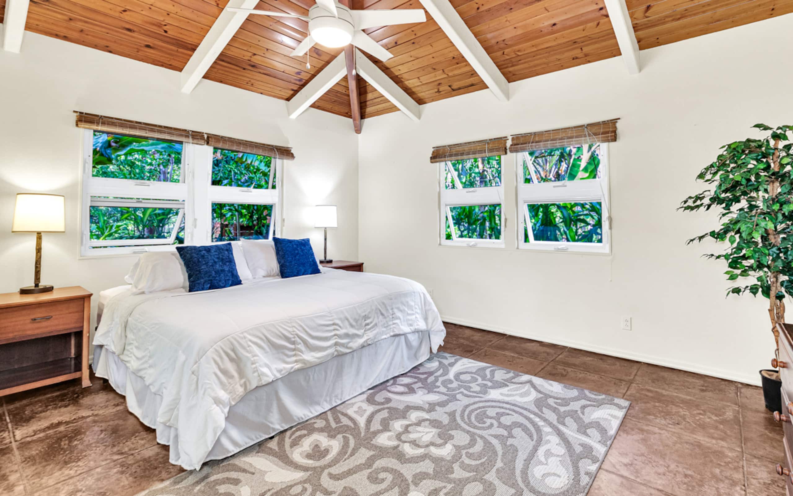 Villa in Pahoa · ★4.86 · 4 bedrooms · 6 beds · 2 private baths - Image 2
