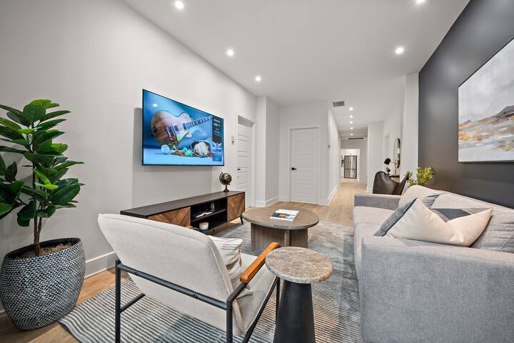 Luxury Central Old Port MTL Apt – Notre-Dame gallery image 4