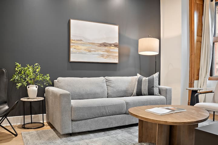 Luxury Central Old Port MTL Apt – Notre-Dame gallery image 3