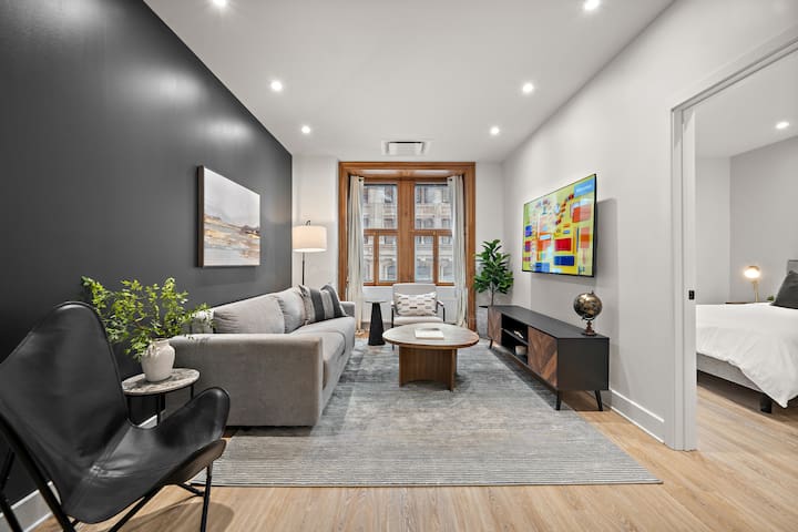 Luxury Central Old Port MTL Apt – Notre-Dame gallery image 2