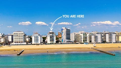 Private beach + Hot tub + Private Parking