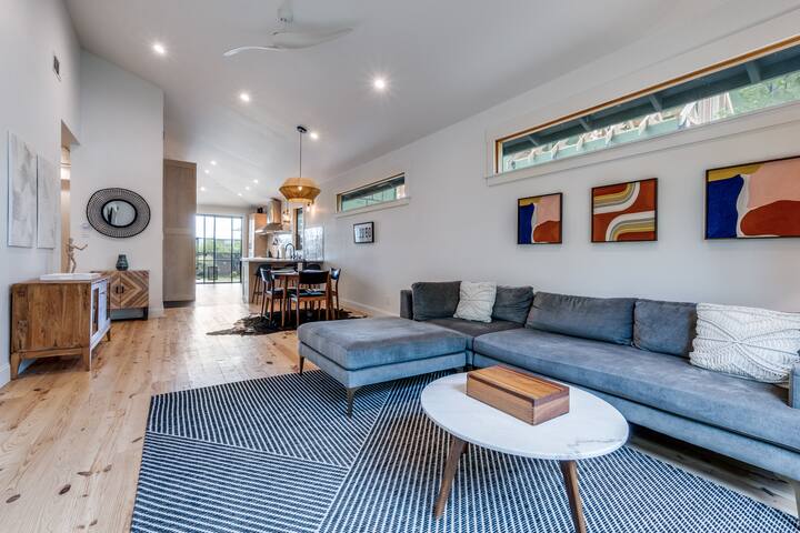 Lower Greenville Craftsman w/Hot Tub gallery image 3