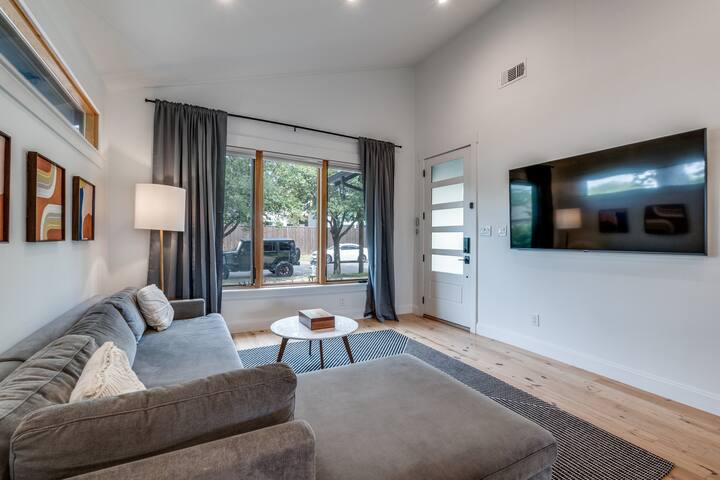 Lower Greenville Craftsman w/Hot Tub gallery image 5