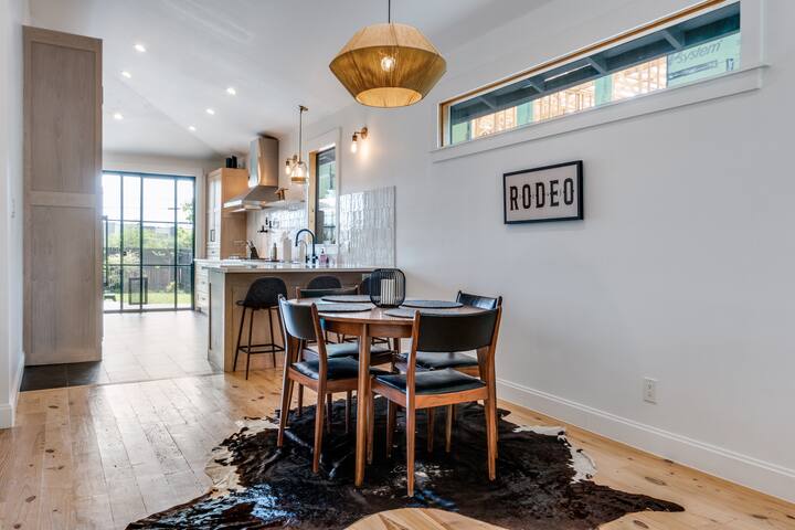 Lower Greenville Craftsman w/Hot Tub gallery image 4