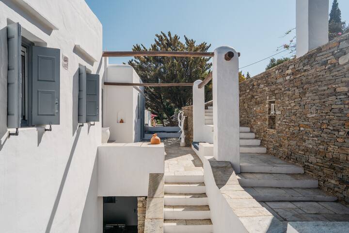 Unique villa with view on Chrysopigi monastery 2 gallery image 3