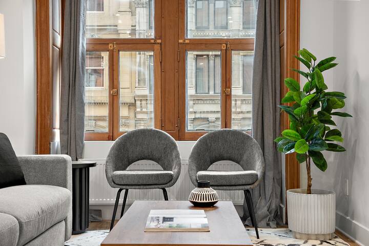 Luxury Central Old Port MTL Apt – Notre-Dame gallery image 4