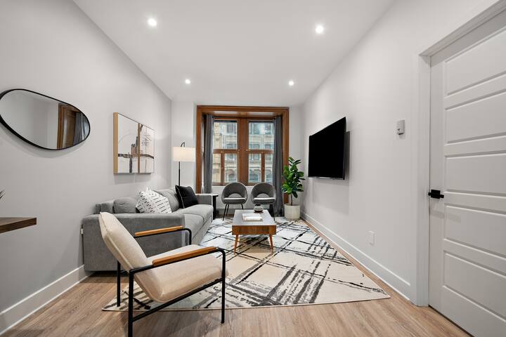 Luxury Central Old Port MTL Apt – Notre-Dame gallery image 5