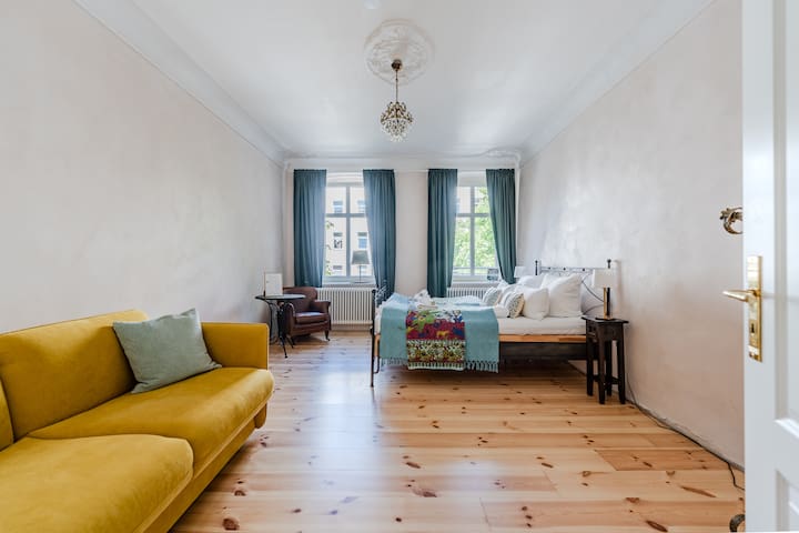 Boutique Apartment großer Altbau KollwitzKiez