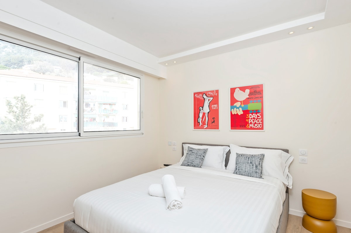 غرفة نوم، سرير مزدوج، خزانة ملابس.