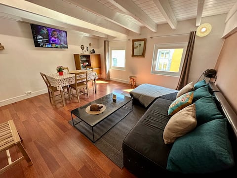 Popular Airbnb listing: Cozy Historic Hideaway • A/C • Terrace • Wi-Fi in Lourdes