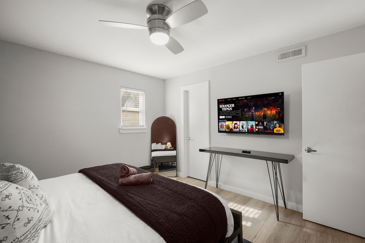 Pas një dite të gjatë udhëtimi, shijo një shfaqje dhe çlodhu.