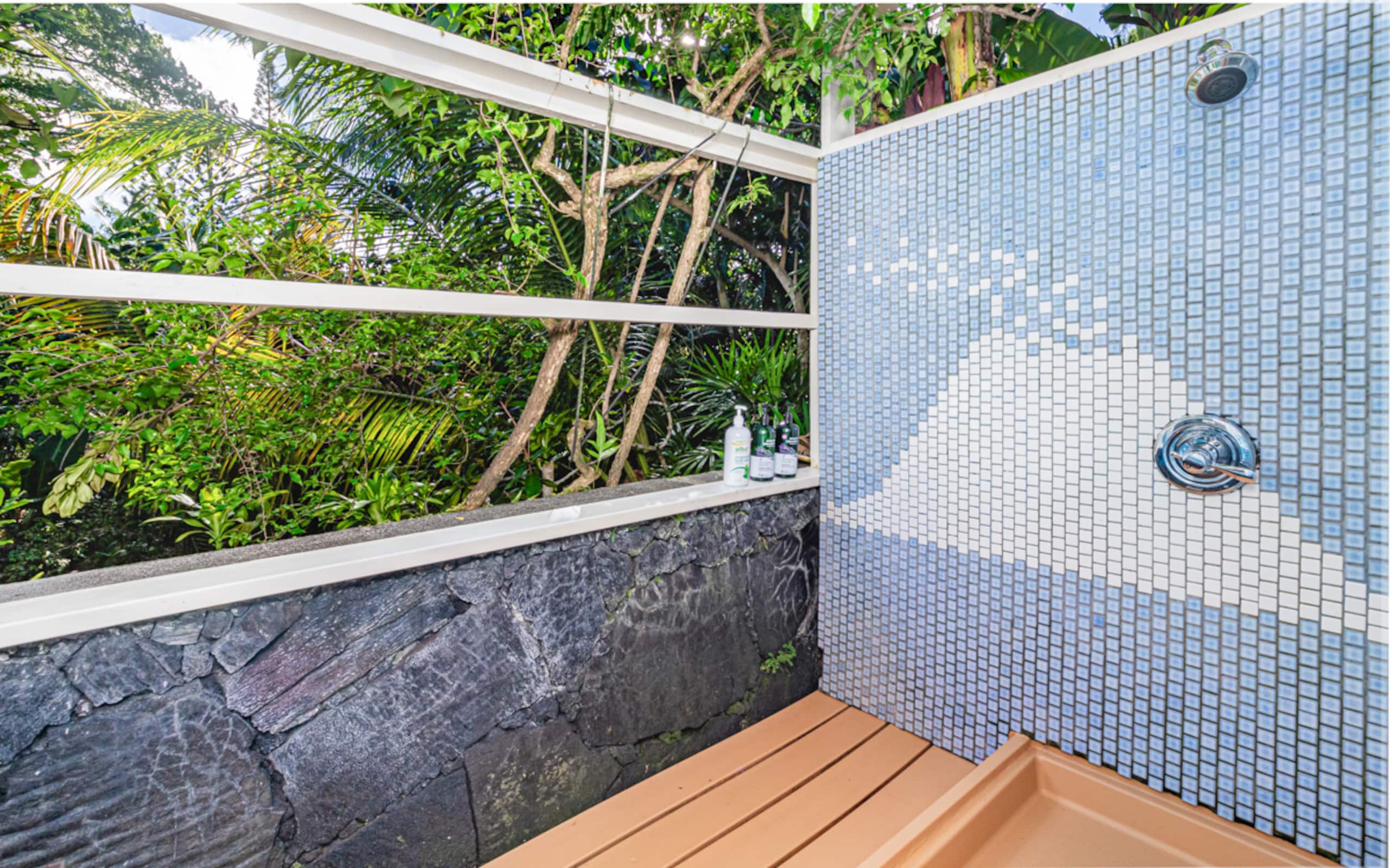 Guesthouse in Pahoa · ★4.88 · 1 bedroom · 2 beds · 1 bath - Image 21
