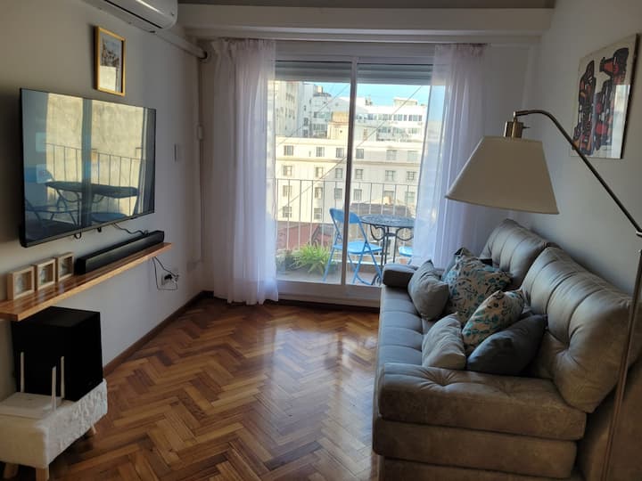 Однокомнатная квартира в San Nicolás с балконом во внутренний двор квартала