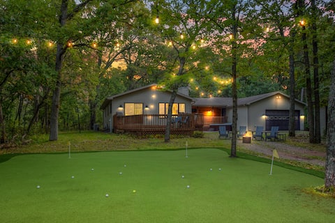 Near Sand Valley! Golf Sim! Game Room! Hot Tub!