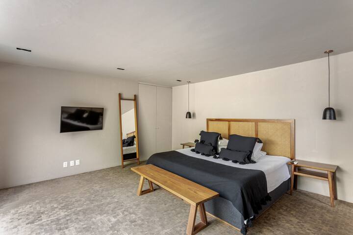 Serviced 4BR Retreat | Designer Home in Condesa gallery image 5