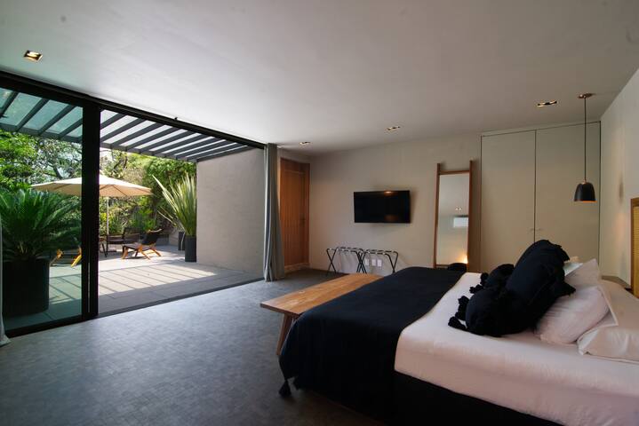 Serviced 4BR Retreat | Designer Home in Condesa