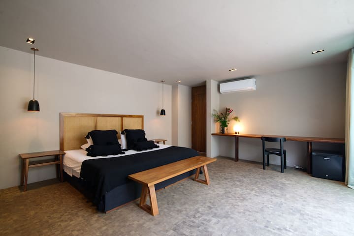 Serviced 4BR Retreat | Designer Home in Condesa gallery image 3