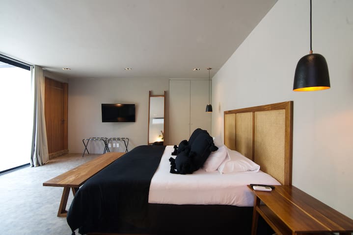 Serviced 4BR Retreat | Designer Home in Condesa gallery image 4