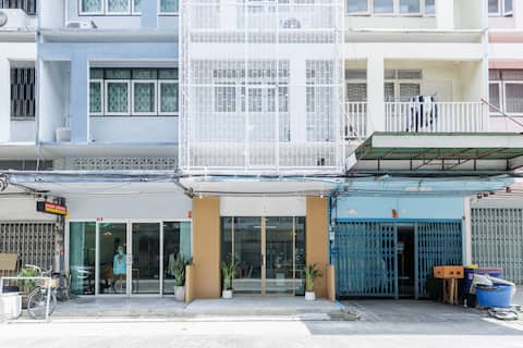 Cozy House - 2 mins walk to skytrain