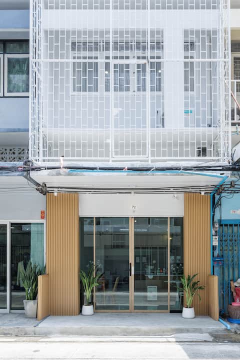 4 Bedroom House for 12 Guests | 2-min BTS Bangchak