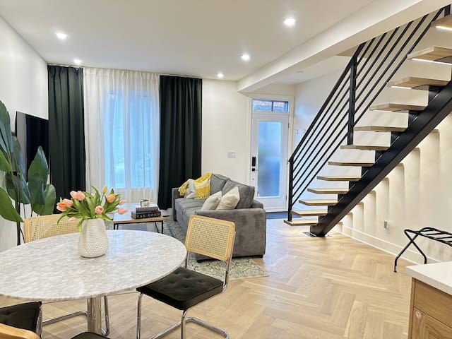 Luxurious 2BR 2BATH 2PRK Little Italy EV Charger